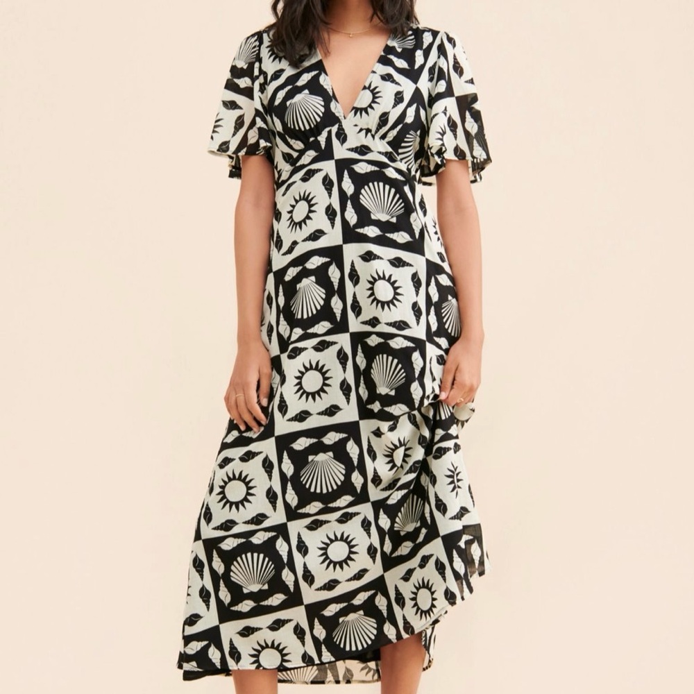 Lisa Says Gah Black and White Shell Print Midi Dress